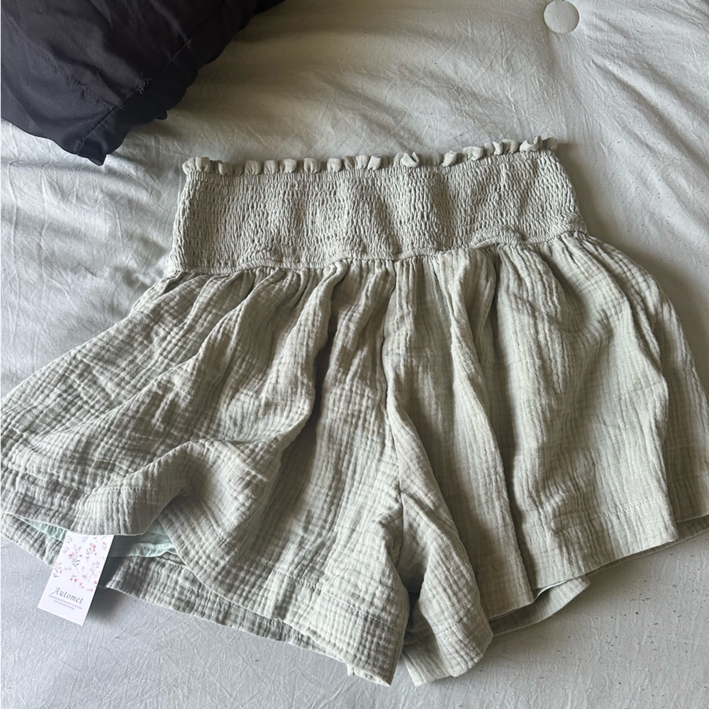 NWT Size XL Sage GREEN SHORTS